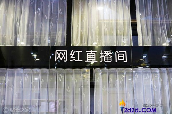 李佳琦“持证上岗”首秀:3秒售出40台奔驰汽车