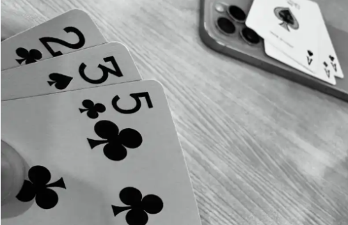 深度解析炸金花玩法：技巧、策略与实战经验